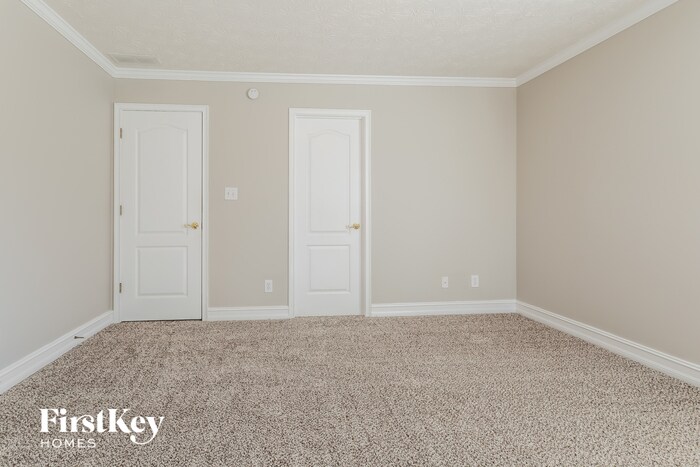 Building Photo - 715 Roland Manor Dr