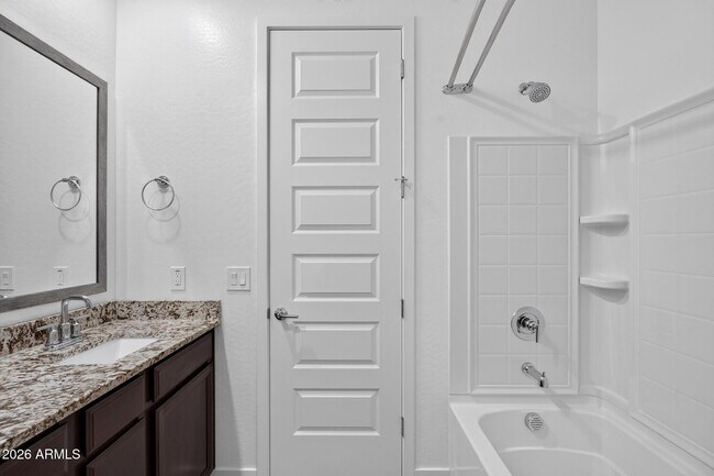 Building Photo - 261 Pinnacle Ridge Dr