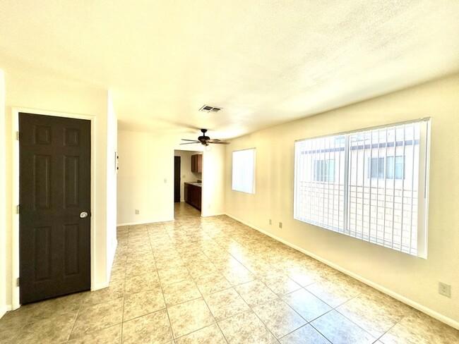 Building Photo - $500 Off New Years Special! Spacious 2 bed...