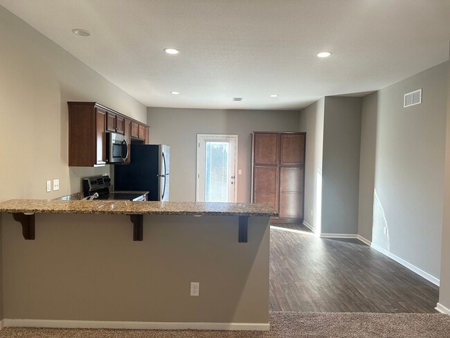 Building Photo - 2 Bed 1 Car Attached Villa in Blue Springs