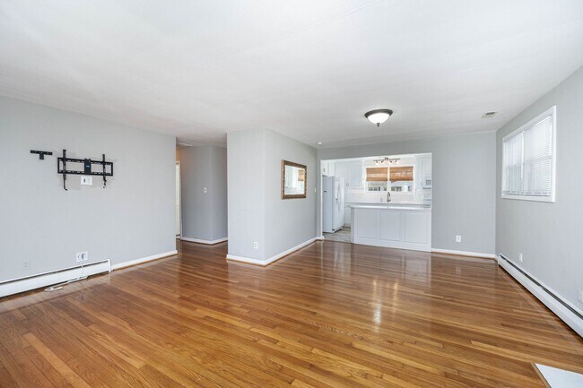 Building Photo - 3 Bedroom Home For Rent in Sandston VA With Detached Garage, Fenced Yard, and Lawn Care Included