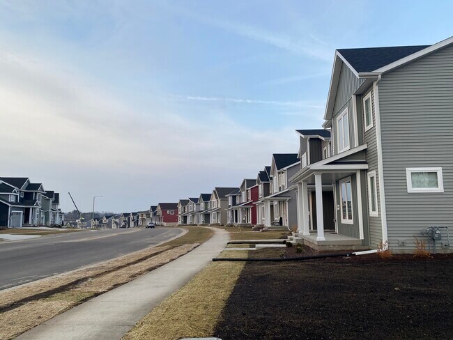 Building Photo - 604 Sugar Maple Ln