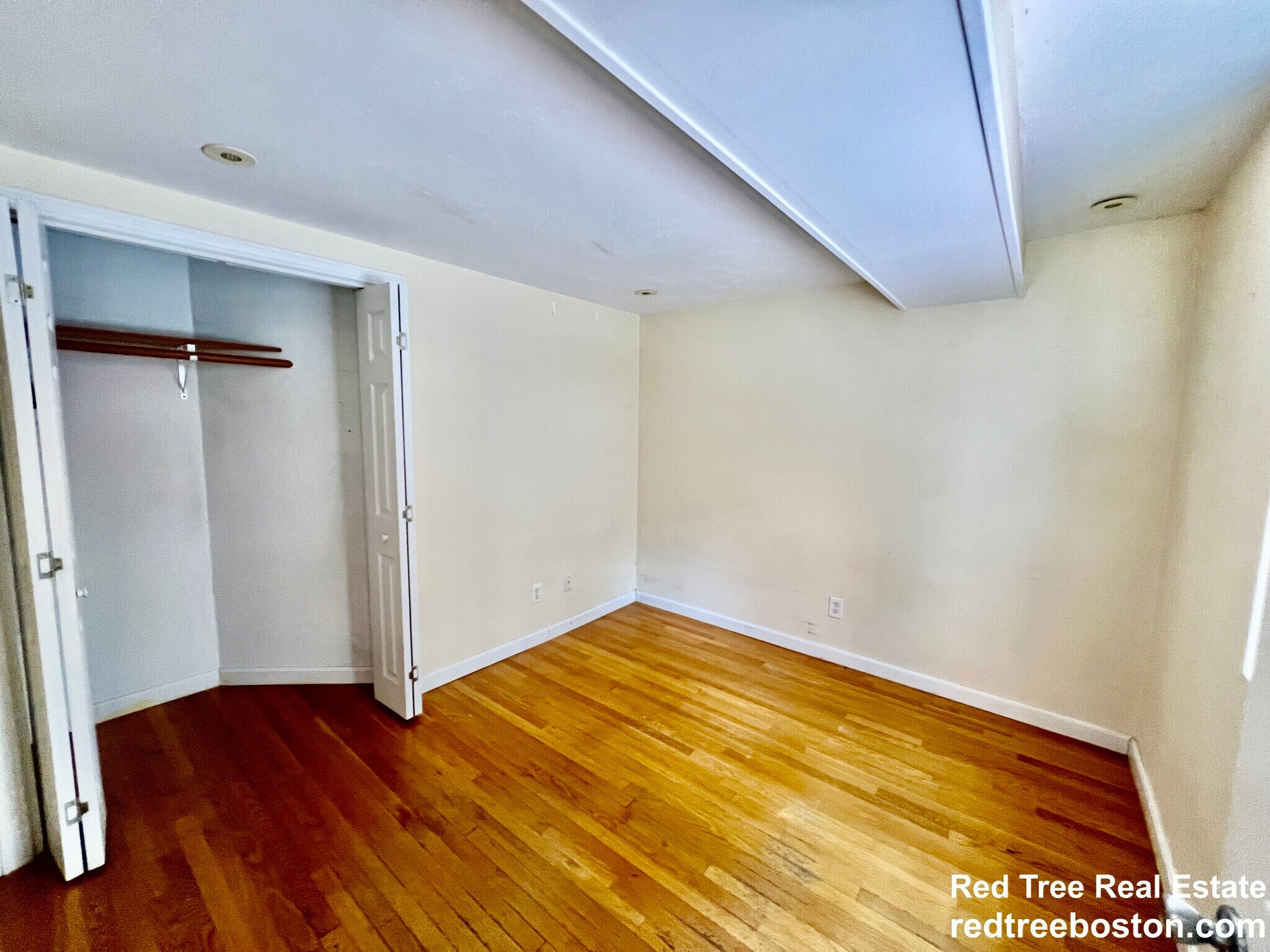 Building Photo - 108 Myrtle St