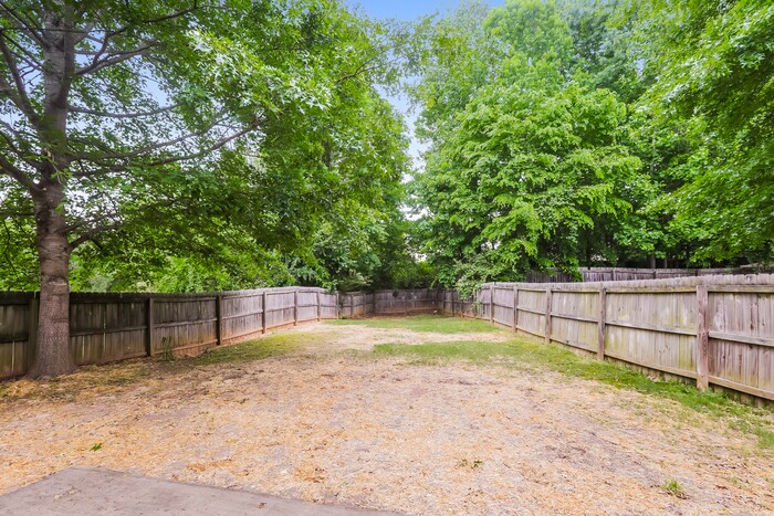 Building Photo - 7141 Silk Tree Pointe