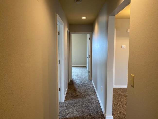 Building Photo - 320 Toni Ln