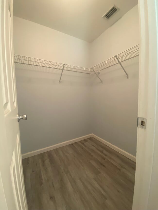 Building Photo - 1422 Ellis Trace Dr W