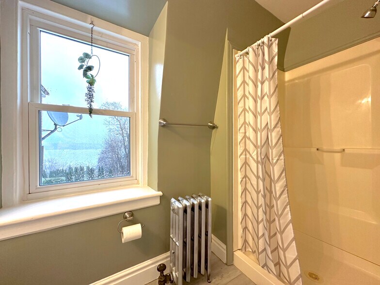 Building Photo - 152 Grand St