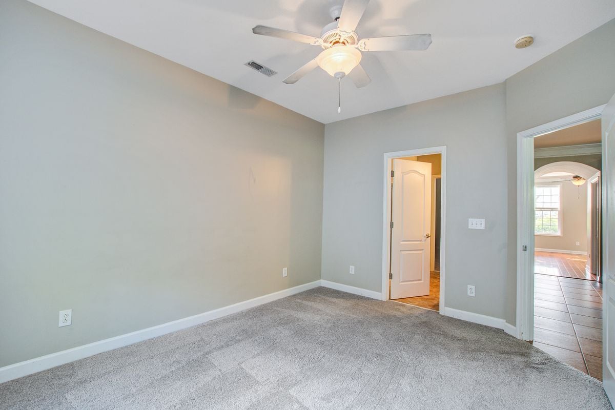 Building Photo - 802 Rue Dr