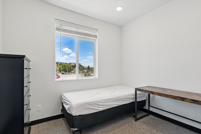 Building Photo - Harding Ave Lofts