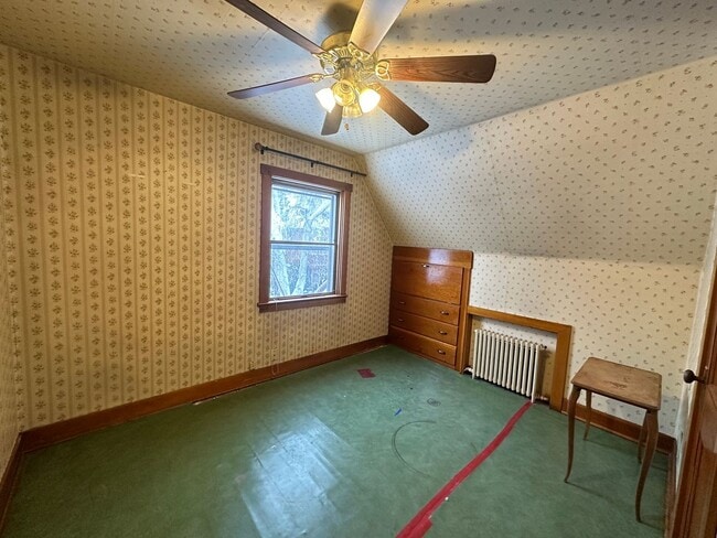 Building Photo - 5 Bed 3 Bath Home-Heat Included/Pets Allowed