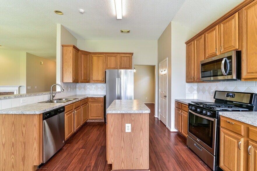 Building Photo - 2730 Hazy Creek Dr