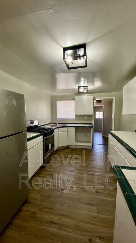 Building Photo - 3909 S 14th Ave