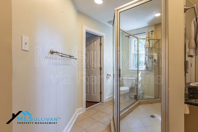 Building Photo - 5623 Lake Elton Rd