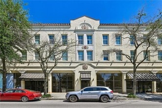 Building Photo - 1224 St Charles Ave