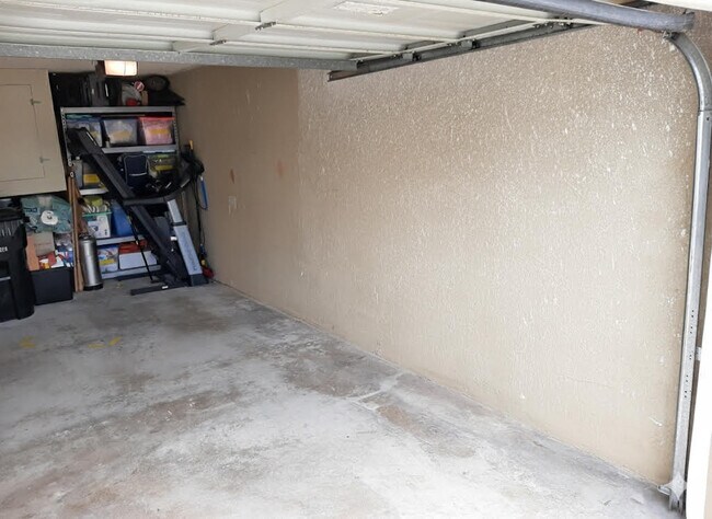 Building Photo - 2319 Curlew St