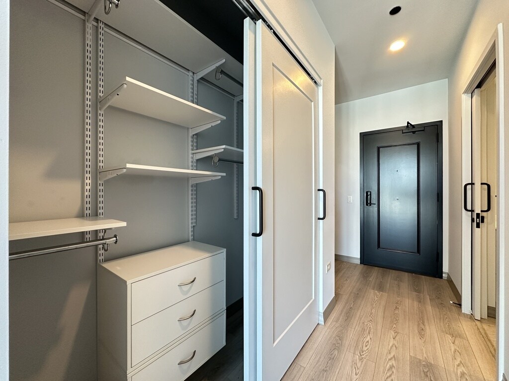 Building Photo - 2155 N Elston Ave