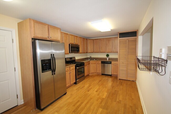 Building Photo - 300 Opatrny Dr