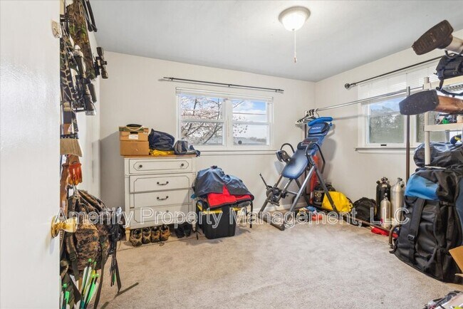 Building Photo - 409 Caren Dr
