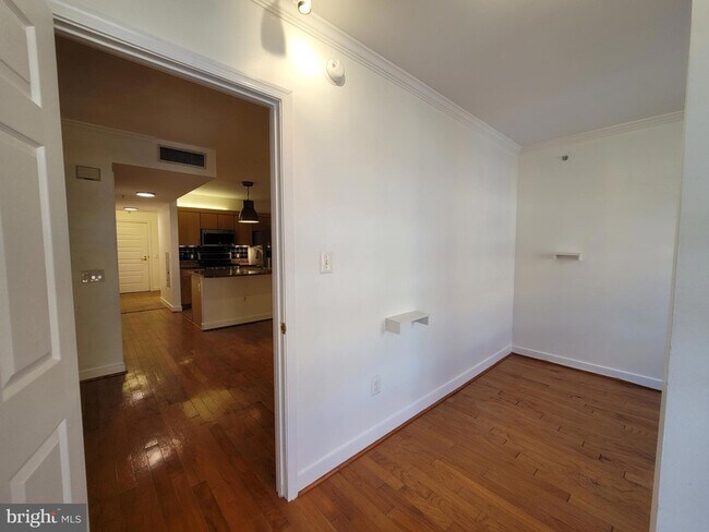 Building Photo - 616 E Street NW Unit 1007