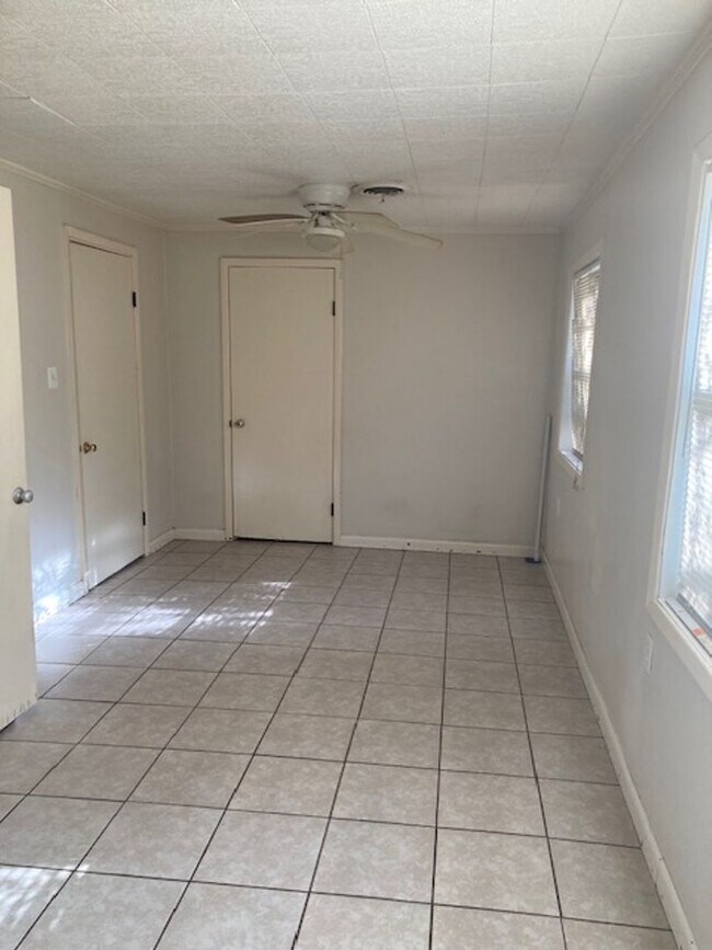 Building Photo - Long Beach 2 Bedroom