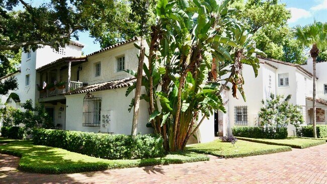 Primary Photo - 544 N Knowles Ave