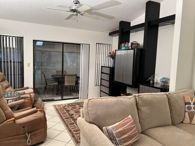 Building Photo - 10555 Garden Palm Ct