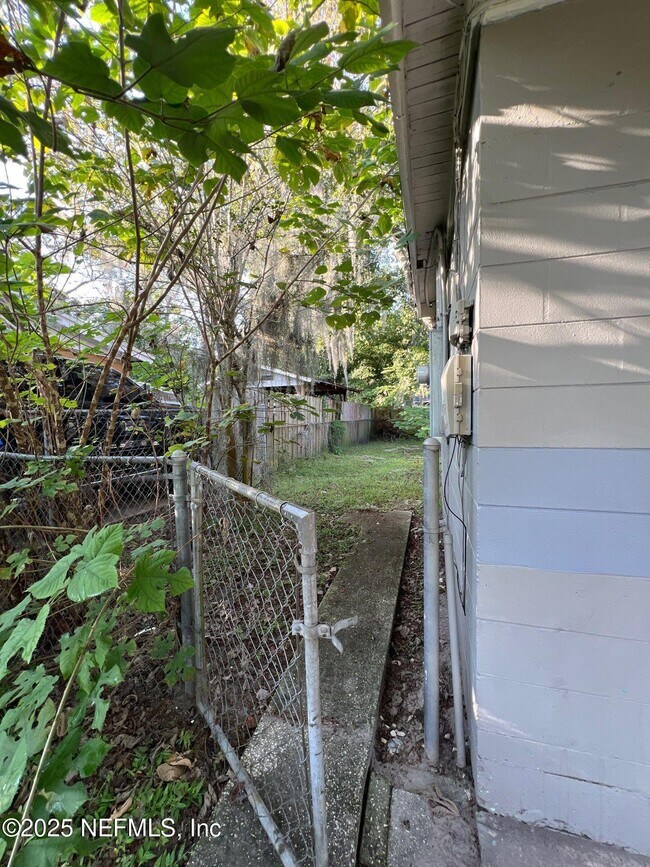 Building Photo - 9028 Castle Blvd