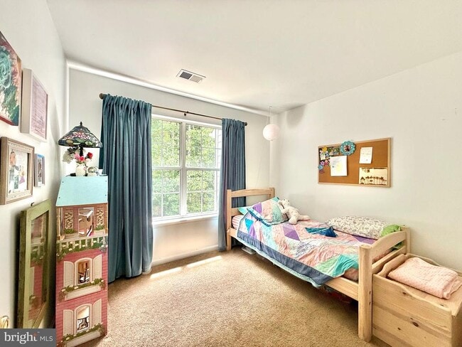Building Photo - 8 Woodmont Ct