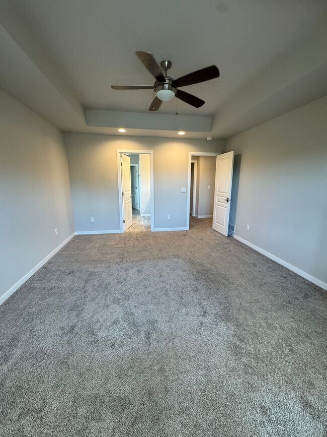 Building Photo - Stunning home in desirable Eagle River neighborhood
