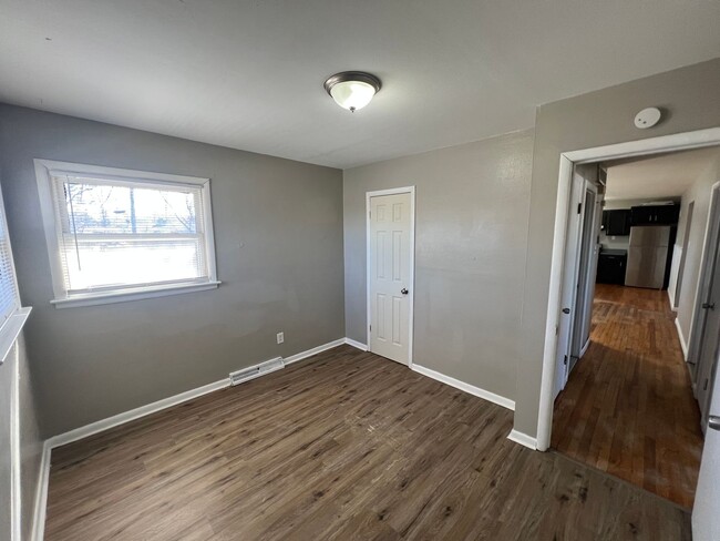 Building Photo - Adorable 3 Bedroom 1 Bathroom Home!!! Pres...