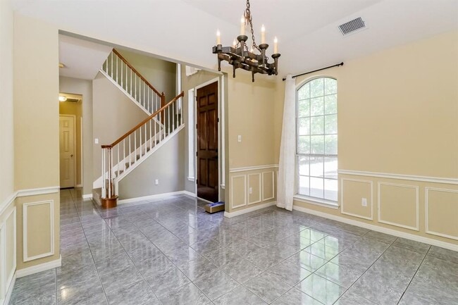Building Photo - 6308 Clairmont Dr