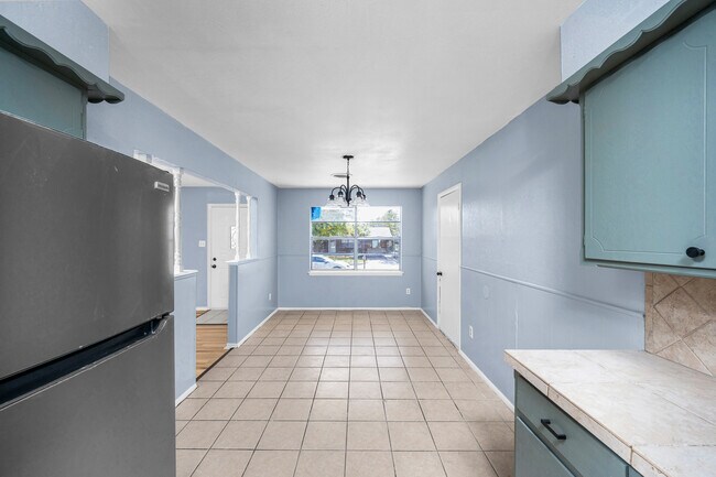 Building Photo - 4659 NW Ozmun Ave