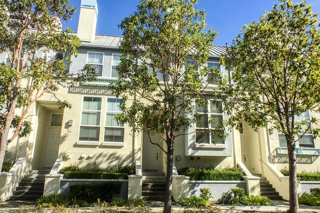 Primary Photo - 204 Town Green Ln