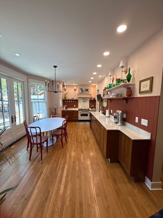 Building Photo - Beautiful home downtown Coeur D Alene