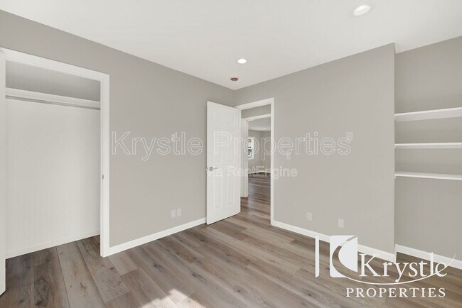 Building Photo - 1007 Maple Ave