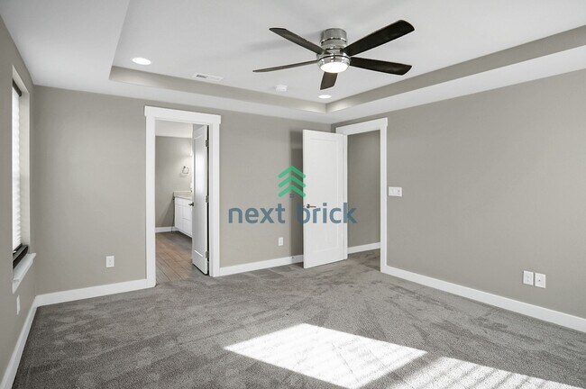 Building Photo - 4 BED AND 2.5 BATH SINGLE FAMILY HOUSE FOR RENT