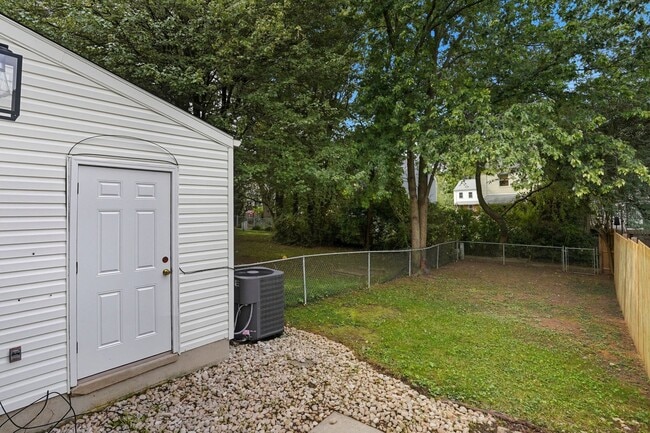 Building Photo - Recently Updated 3 Bedroom 1 Bath in Newar...