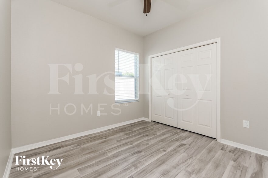 Building Photo - 533 Interlock St