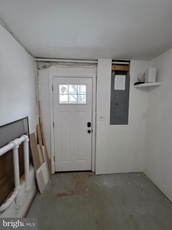 Building Photo - 8140 Drayton Ln