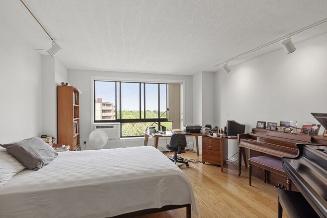 Building Photo - Alqiwz