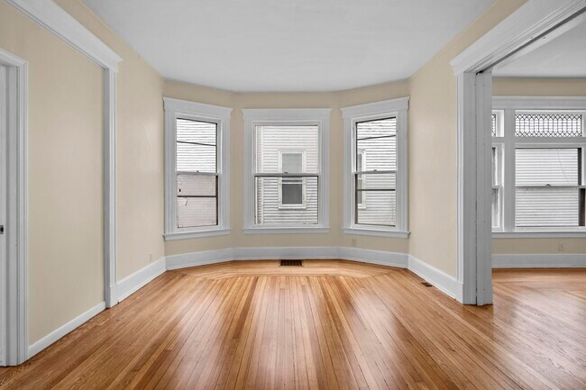 Building Photo - 167 Norton St