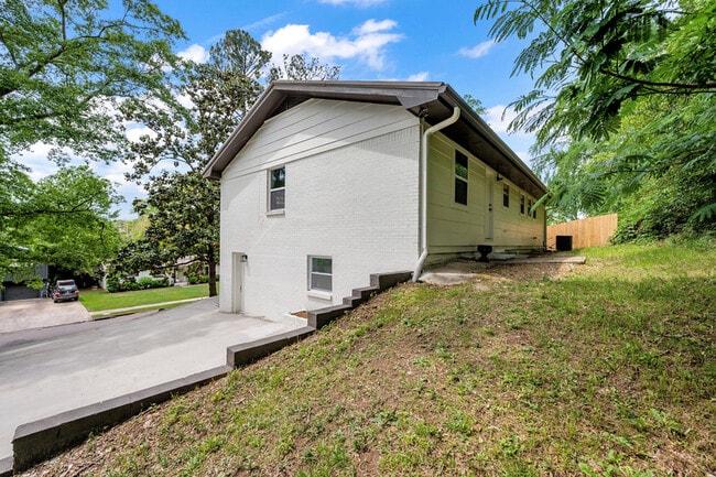 Building Photo - 917 S Forrest Dr