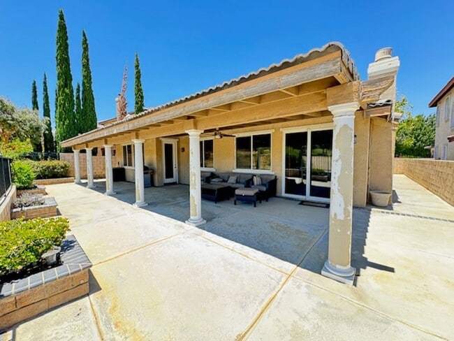 Building Photo - Live Life On The Golf Course!