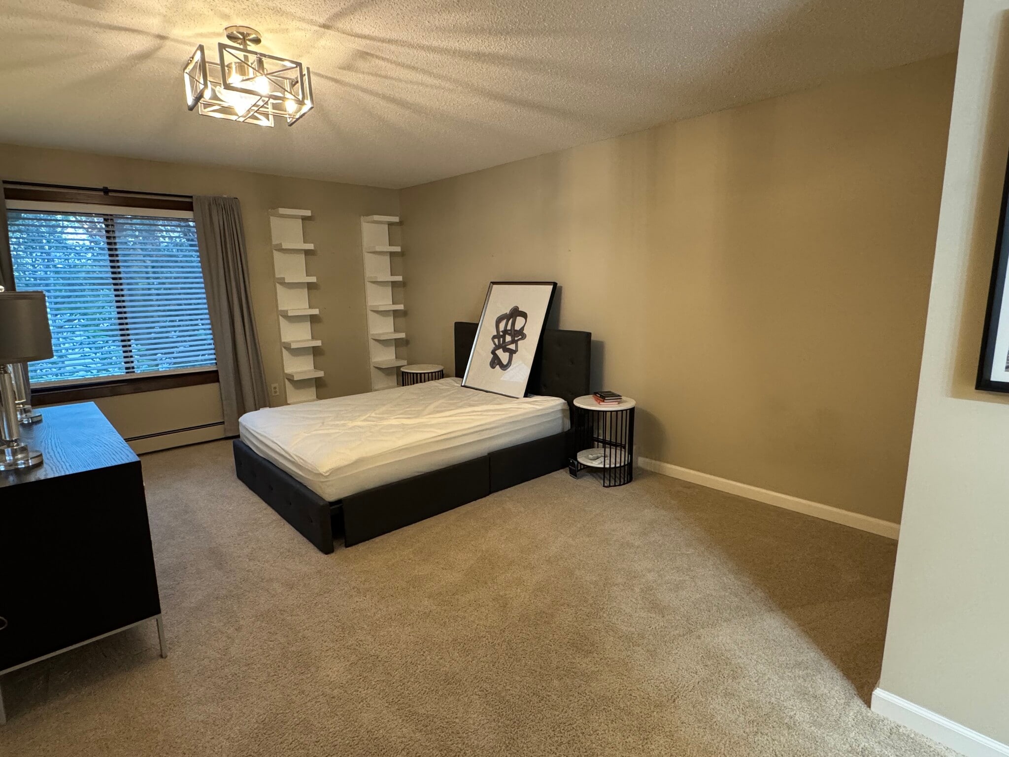 Large primary bedroom - 7500 Cahill Rd