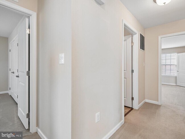 Building Photo - 23 Taylors Hl Wy