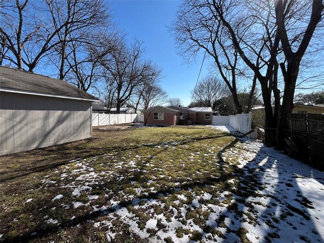 Building Photo - 3009 Clover Dr