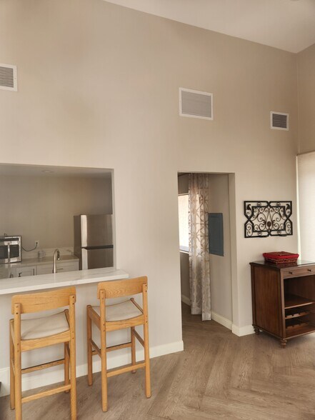 Building Photo - 3525 Lebon Dr