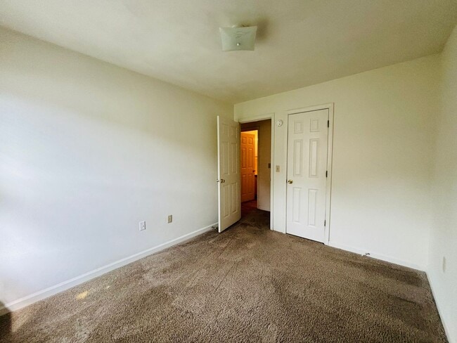 Building Photo - 824 Patrick Henry Dr