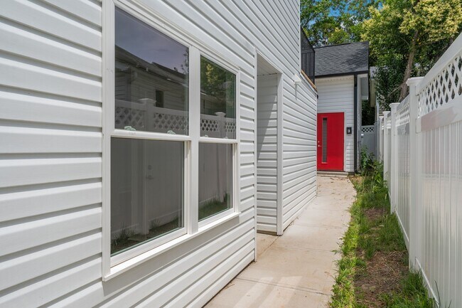 Building Photo - 711 Gerard St