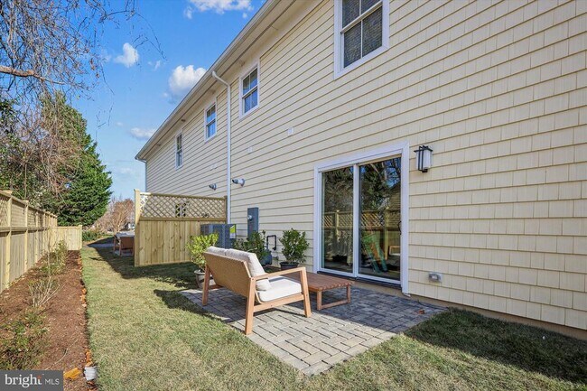 Building Photo - 607 North St